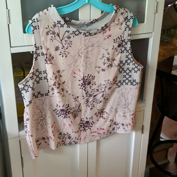 Top - Picture 1 of 4